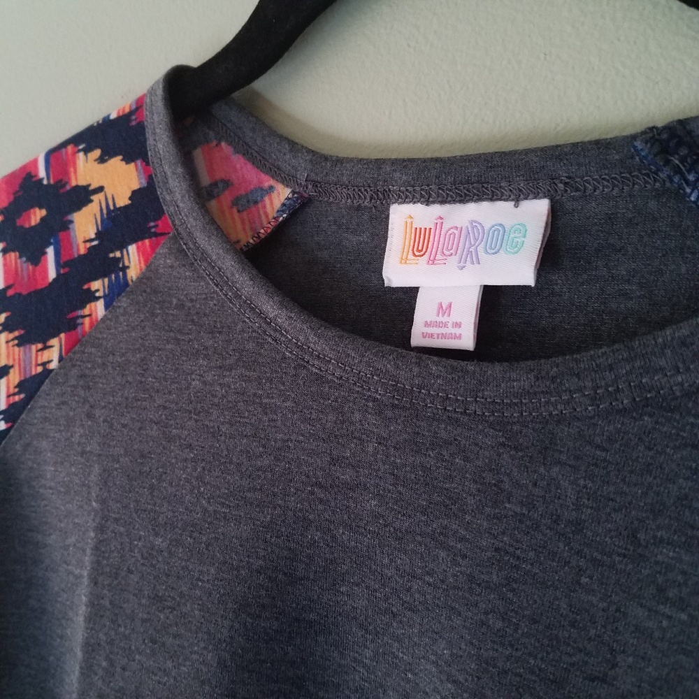 LuLaRoe | BNWT Randy Shirt M ❤ Aztec pattern - Picture 3 of 7